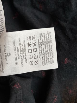 Camisa de hombre negra con estampado de flamencos