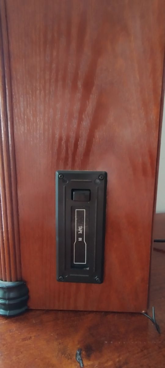 Radio vintage vecchio stile
La voce debole funziona 