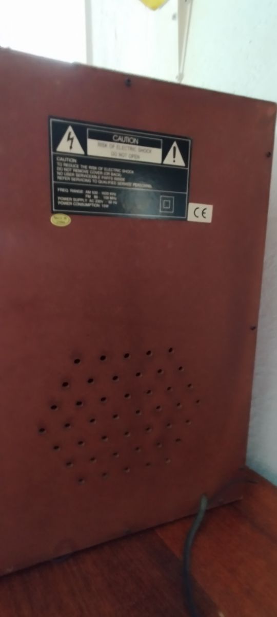 Radio vintage vecchio stile
La voce debole funziona 