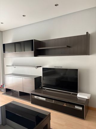 Muebles salón modernos -madera oscura
