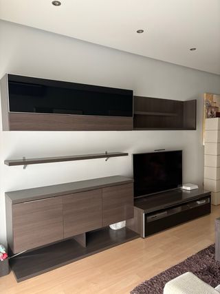 Muebles salón modernos -madera oscura