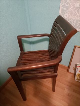 Sillón madera marrón