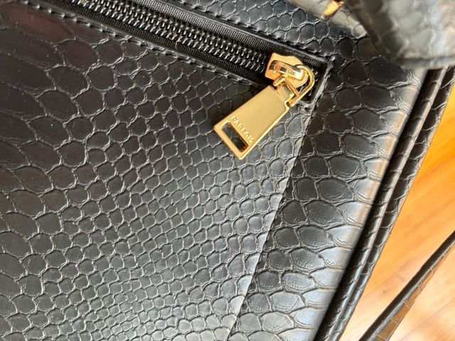 Mochila negra Parfois - Piel Serpiente