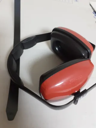 Casco de seguridad + protector auditivo.