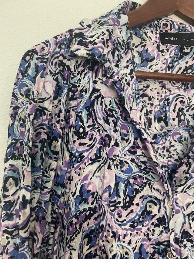 Vestido de esquerda com estampa L