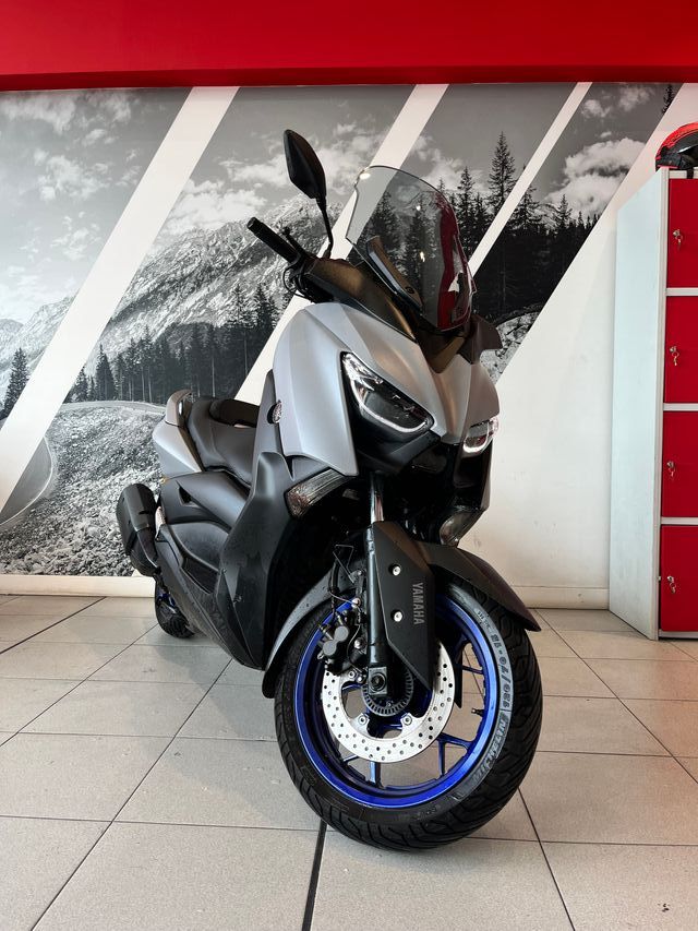 Yamaha XMax 300 Gris Impecable