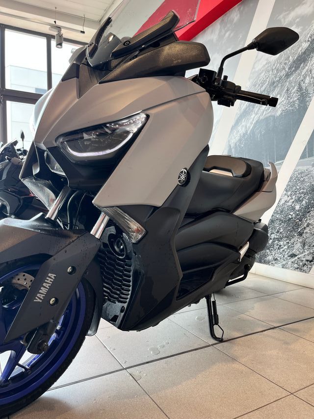 Yamaha XMax 300 Gris Impecable