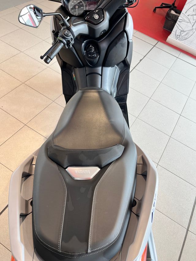 Yamaha XMax 300 Gris Impecable