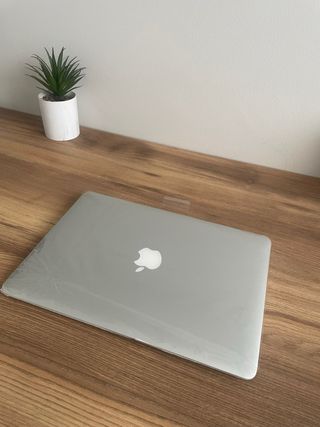 MacBook Air 13" Apple