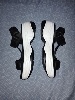 Sandalias negras