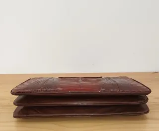 Bolso de cocodrilo marrón