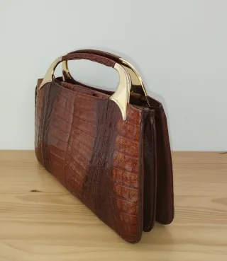 Bolso de cocodrilo marrón