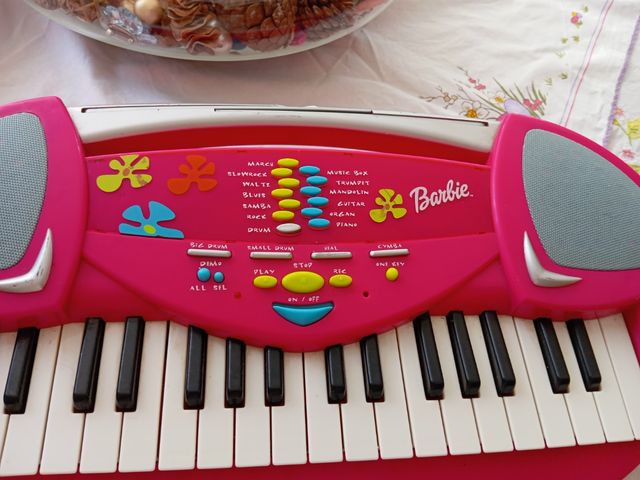 Piano Barbie infantil