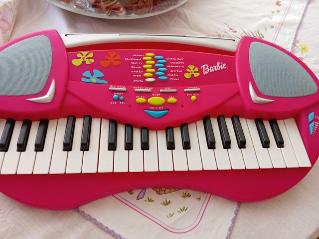 Piano Barbie infantil