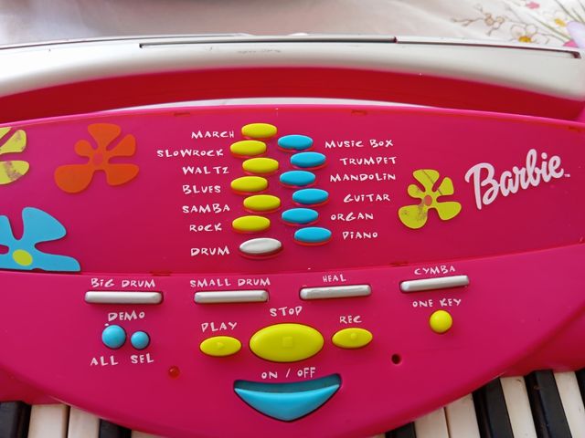 Piano Barbie infantil