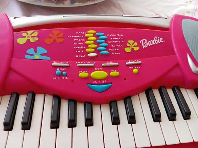 Piano Barbie infantil