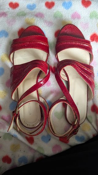 Sandalias rojas Uterqüe