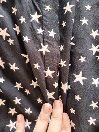 Camisa estrellas blancas - negra