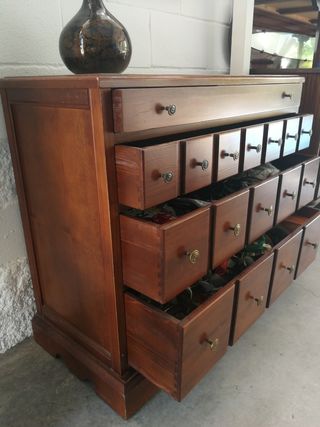 Cómoda madera 4 cajones con tapa de cristal