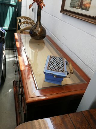 Cómoda madera 4 cajones con tapa de cristal