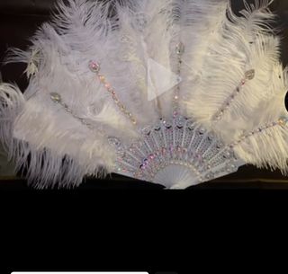 Abanico plumas blanco plata