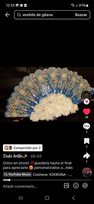 Abanico plumas blanco plata