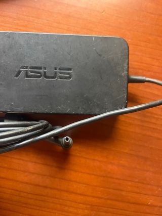 Cargador Asus 240V 19V
