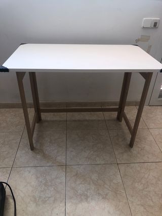 Escritorio plegable blanco y marrón