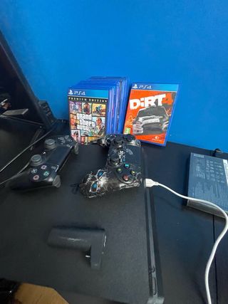 PS4 (PlayStation 4) + 2 mandos + 9 juegos