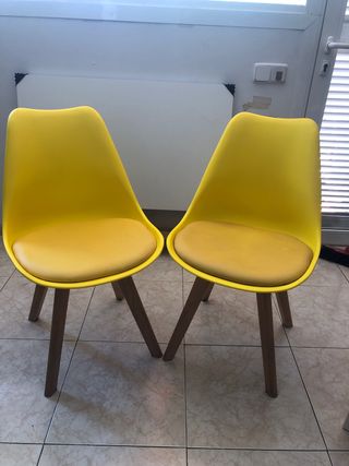 2 Sillas nórdicas amarillas
