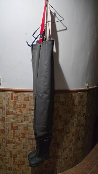 Pantaloni da pesca+stivali
Misura 41 