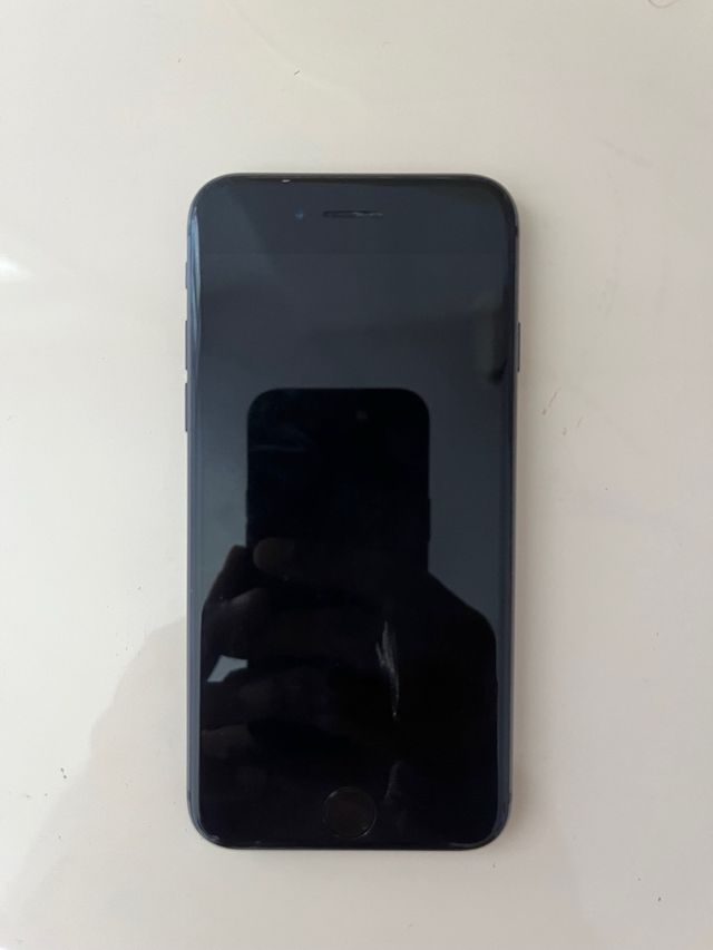 iPhone 8 Negro - Casi 90% de bateria - COMO NUEVO