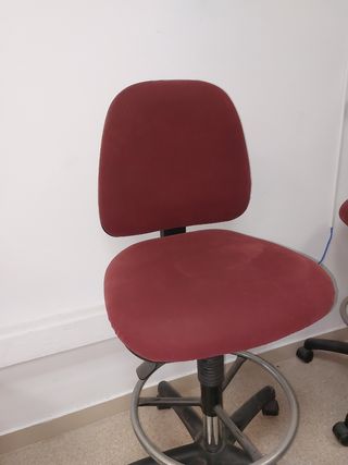 2 Sillas oficina rojas regulables