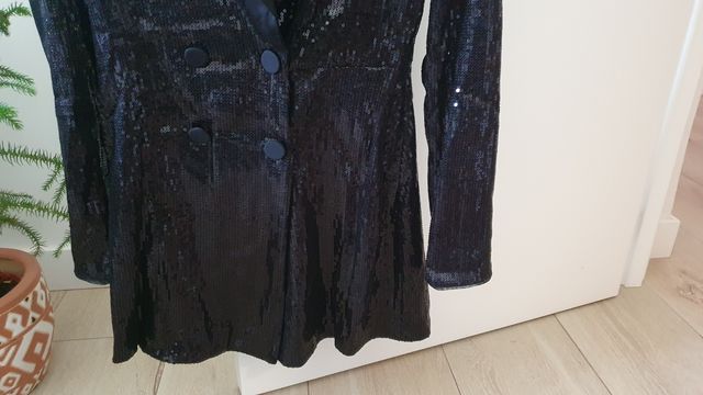 Vestido pantalón Bershka de lentejuelas negro.