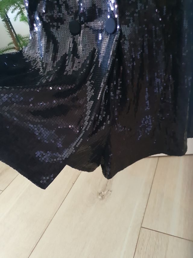 Vestido pantalón Bershka de lentejuelas negro.
