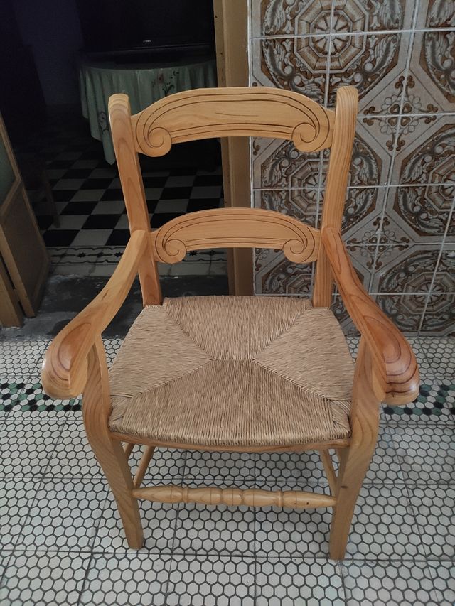 Sillón rústico de madera y anea