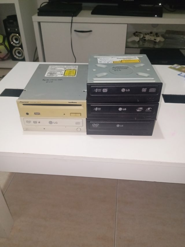 4 Reproductores DVD LG Pioneer