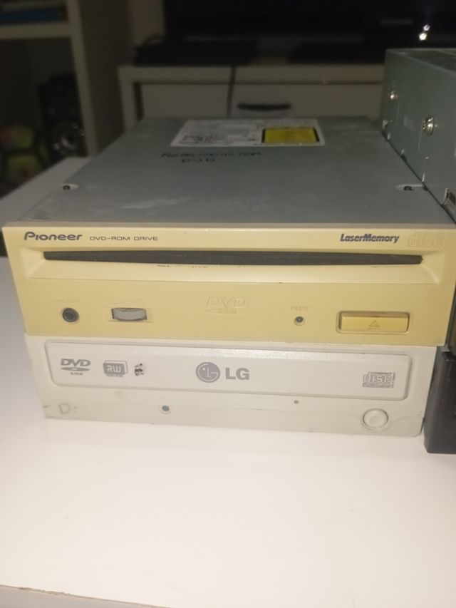 4 Reproductores DVD LG Pioneer