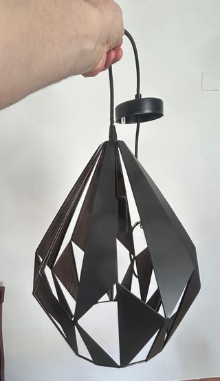 Lámpara colgante geométrica negro.
