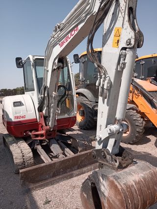Miniexcavadora TAKEUCHI TB240