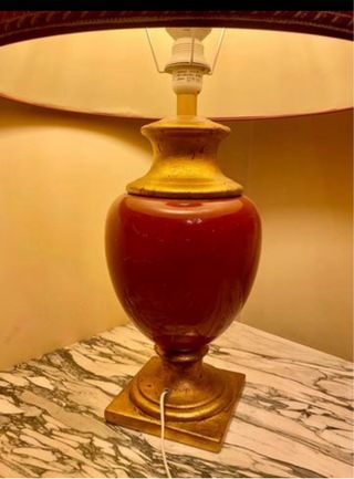 Lámpara pie cerámica para mesa granate y dorada