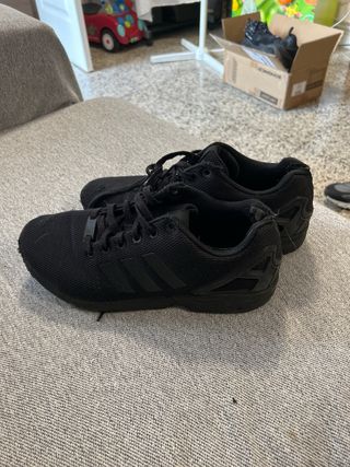 Zapatillas Adidas Negras - Talla 43.5