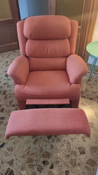 Sillón reclinable rojo teja