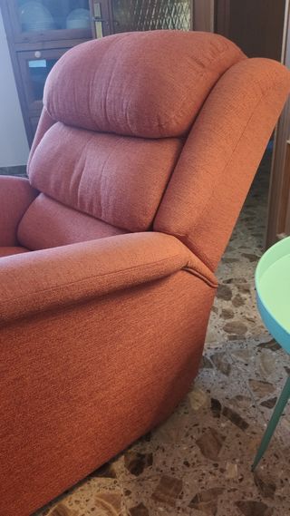 Sillón reclinable rojo teja