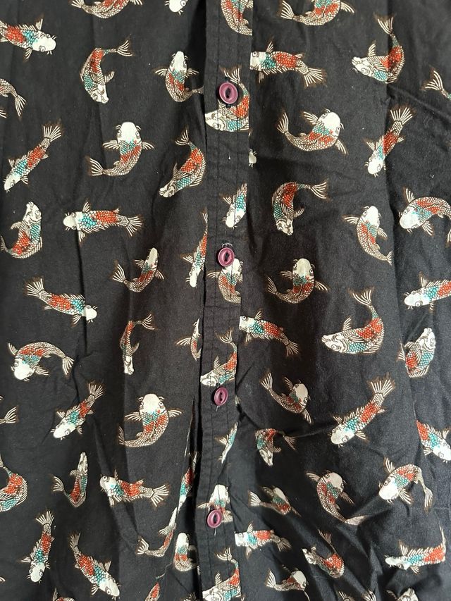 Camisa Bershka carpas - M