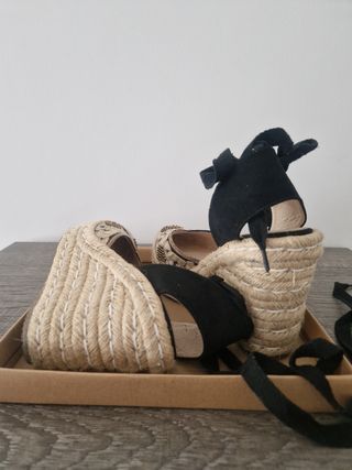 Alpargatas Corina 37 - Beige/Negras
