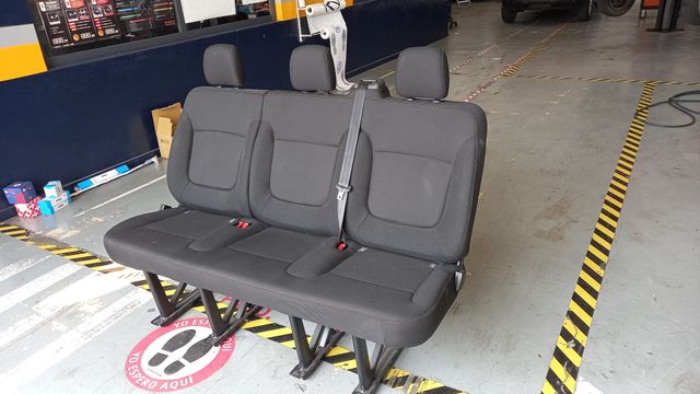 2a fila de asientos Renault Trafic III 2022