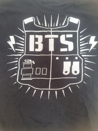 Camiseta BTS negra