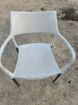 Silla blanca de plástico