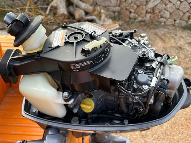 Yamaha 6cv: Motor fueraborda con depósito.